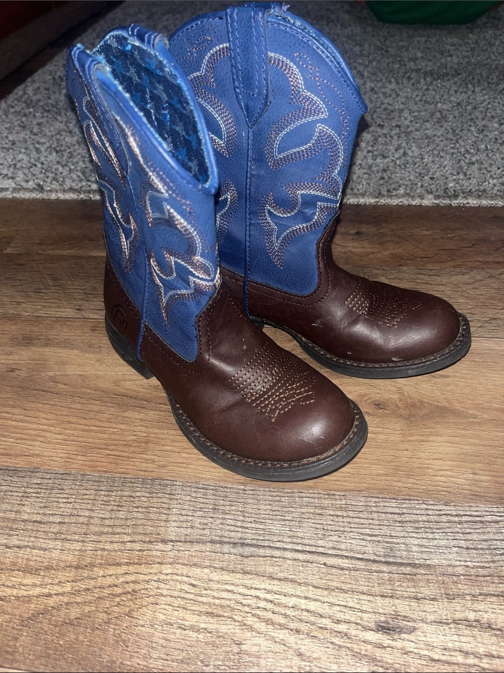 Kids cowboy boots size 10, light up boot